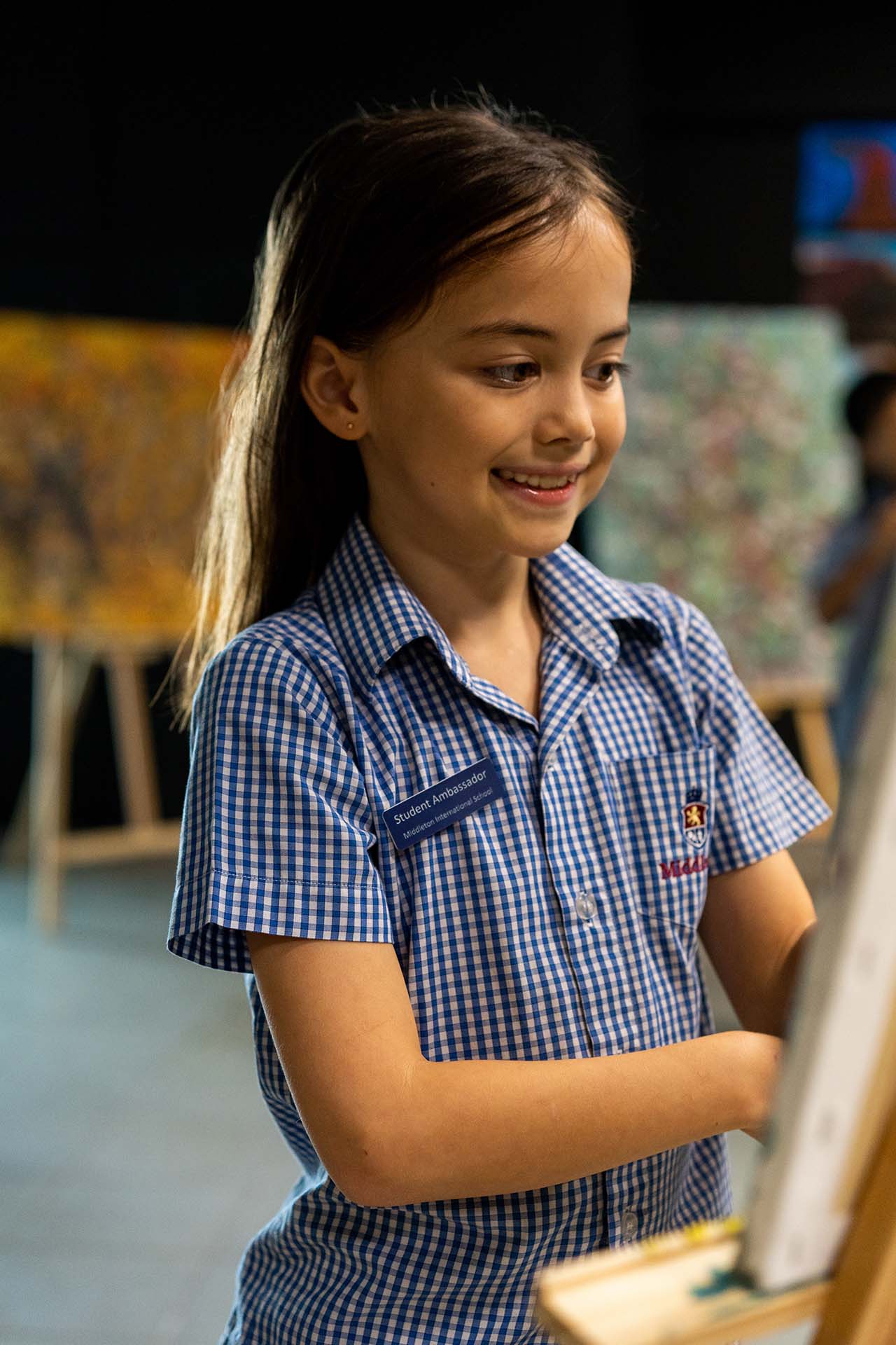 student doing art